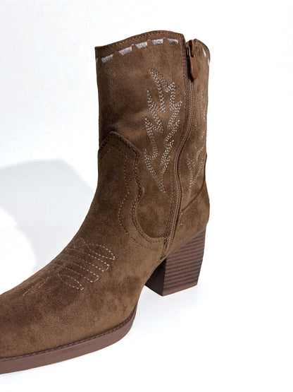 Botín estilo cowboy