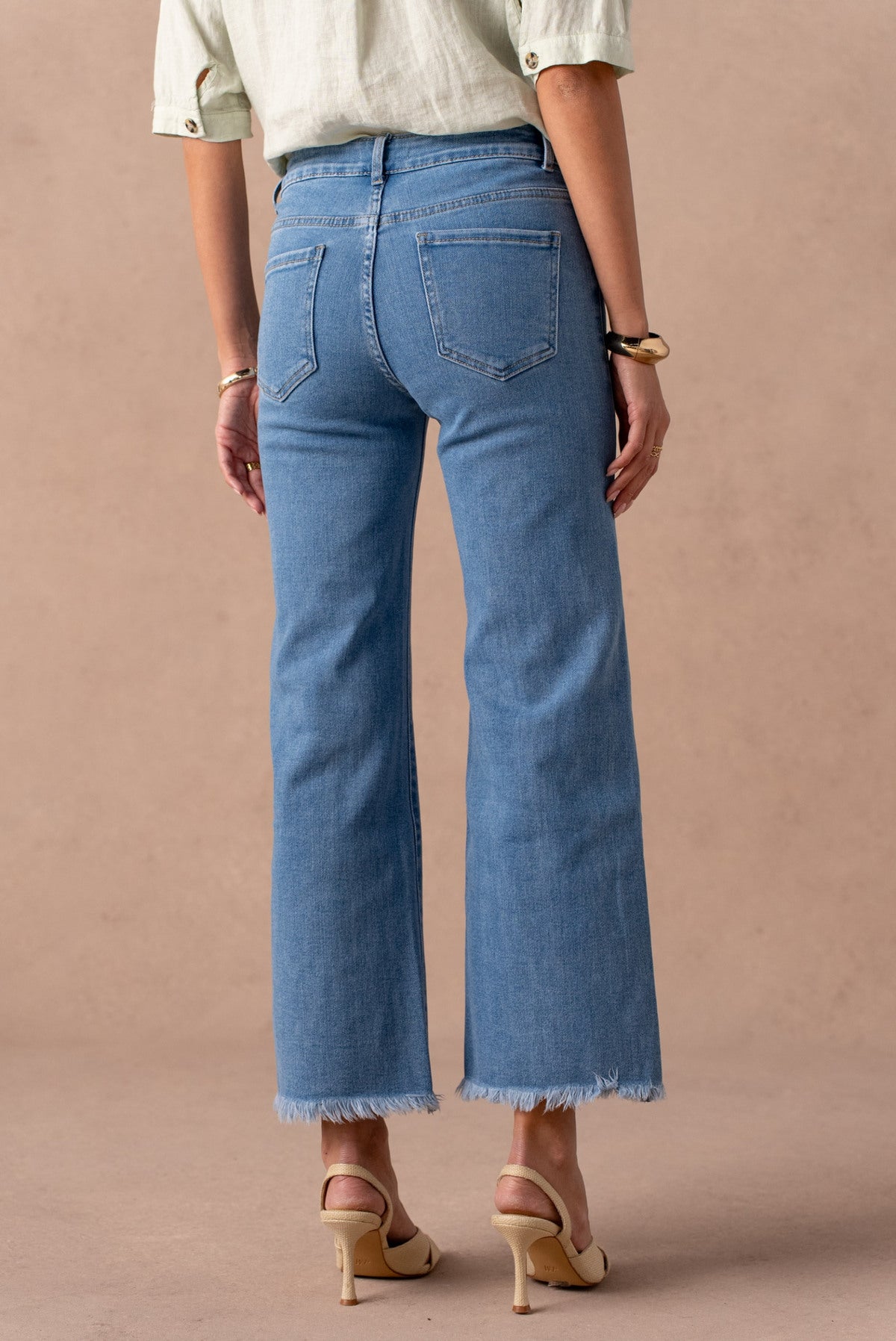 Jeans anchos con flecos